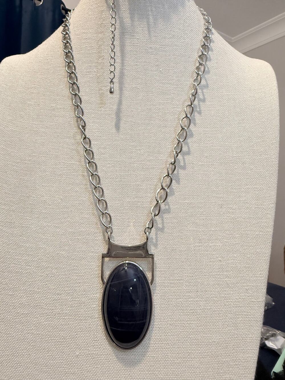 Lia Sophia Silver Tone Gray Cabochon Pendant Necklace 36”